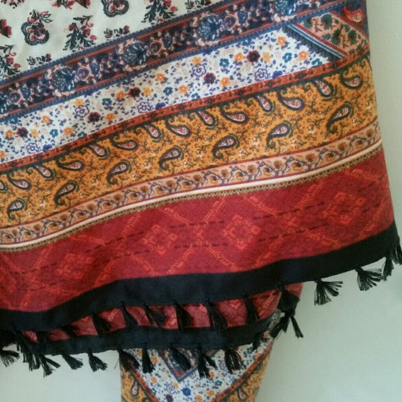Multi colored scarf/ wrap with tassels - Picture 3 of 4